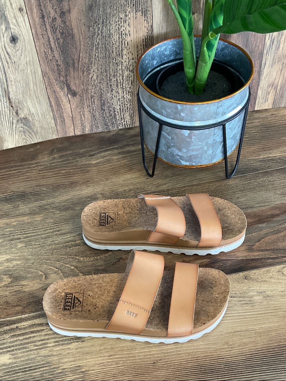 Reef Women’s Tan Dual-Strap Cork Footbed Slide Sandals 7        306B